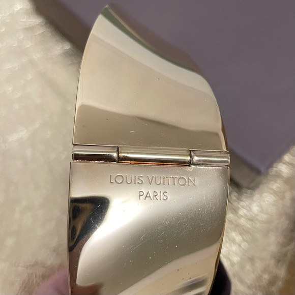 Louis Vuitton gold peter pan collar - Picture 8 of 8